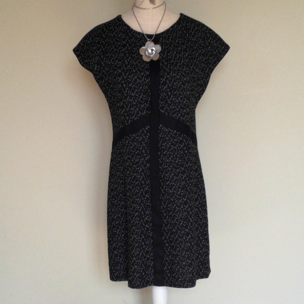 ^ Eve Gravel black and white Give Peace A Chance dress